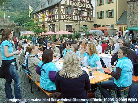 Junggesellinnenabschied-Ideen als Junggesellinnenparty beim Rotweinfest mit Junggesellinnenfahrt auf dem Rhein